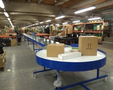 Поворотные столы в складе